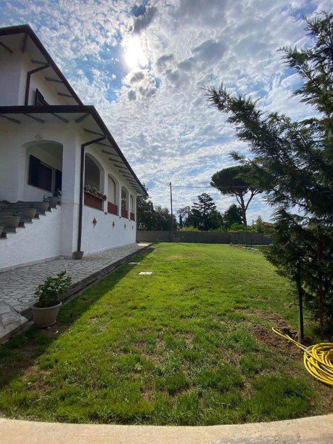 Villa Flora Affittacamere Luni المظهر الخارجي الصورة