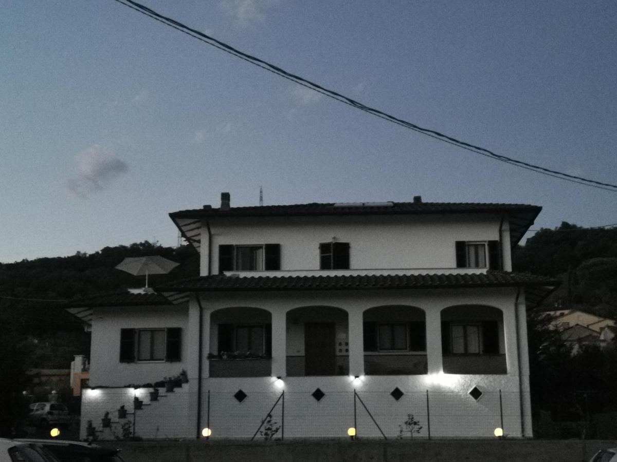 Villa Flora Affittacamere Luni المظهر الخارجي الصورة